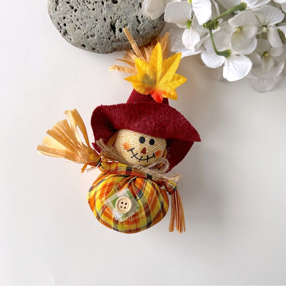 Scarecrow, shelf sitter, Thanksgiving decor - Picture 1 of 8